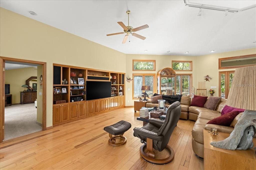 На продажу: $1,100,000 (3 спален, 3 ванн, 3028 Квадратных фут)