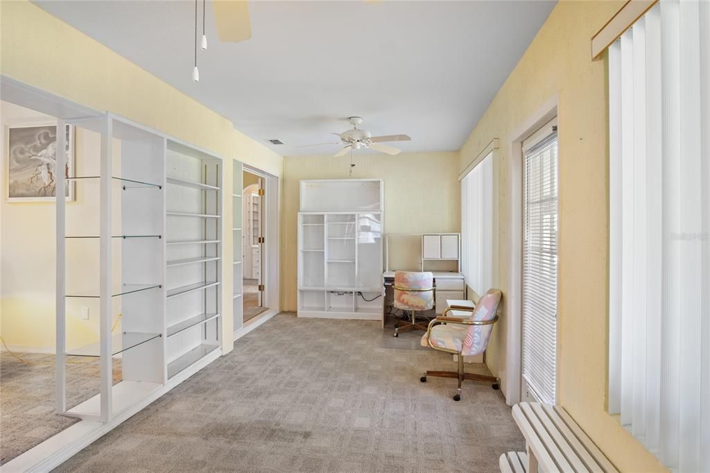 合同活跃: $199,900 (2 贝兹, 2 浴室, 1431 平方英尺)