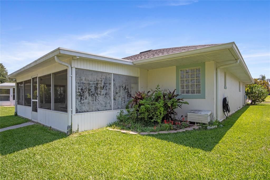 合同活跃: $199,900 (2 贝兹, 2 浴室, 1431 平方英尺)