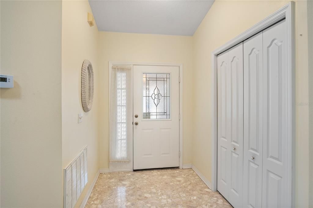 合同活跃: $199,900 (2 贝兹, 2 浴室, 1431 平方英尺)