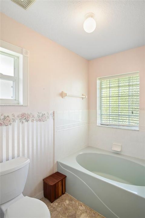 合同活跃: $199,900 (2 贝兹, 2 浴室, 1431 平方英尺)