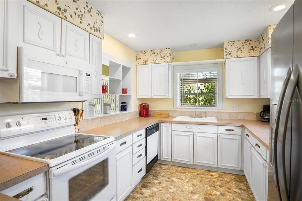 合同活跃: $199,900 (2 贝兹, 2 浴室, 1431 平方英尺)