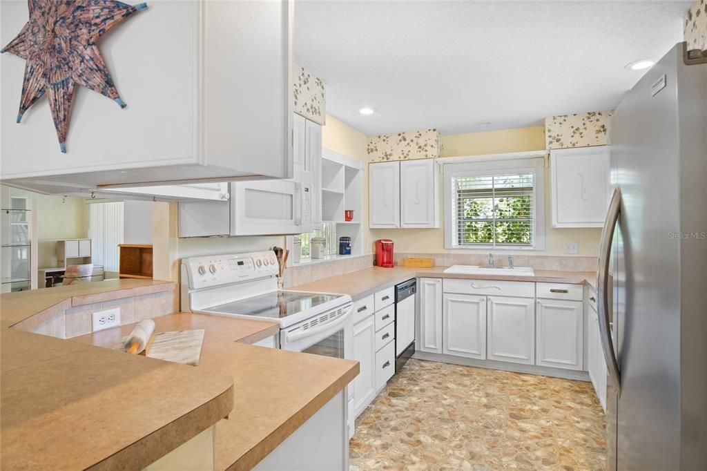 合同活跃: $199,900 (2 贝兹, 2 浴室, 1431 平方英尺)