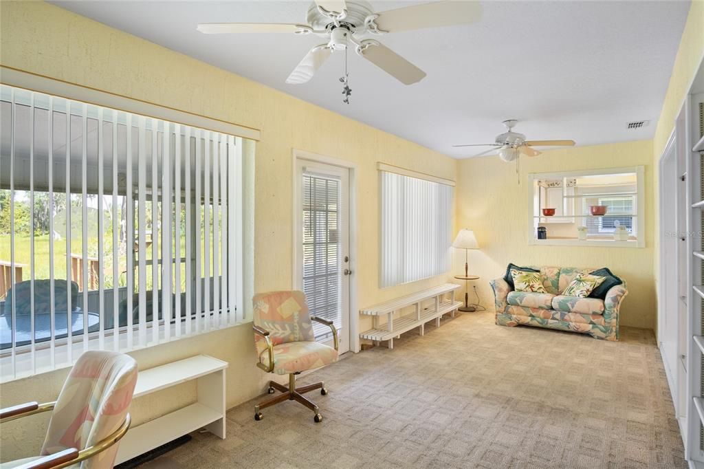 合同活跃: $199,900 (2 贝兹, 2 浴室, 1431 平方英尺)