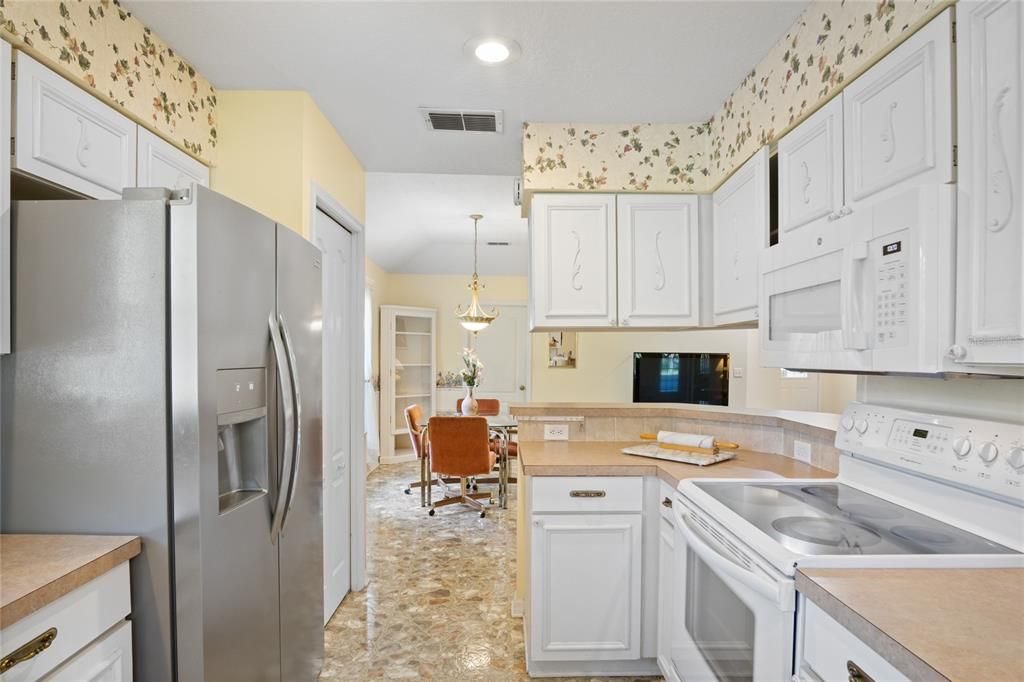 合同活跃: $199,900 (2 贝兹, 2 浴室, 1431 平方英尺)