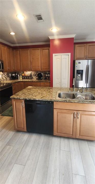 For Rent: $2,750 (3 beds, 2 baths, 2780 Square Feet)