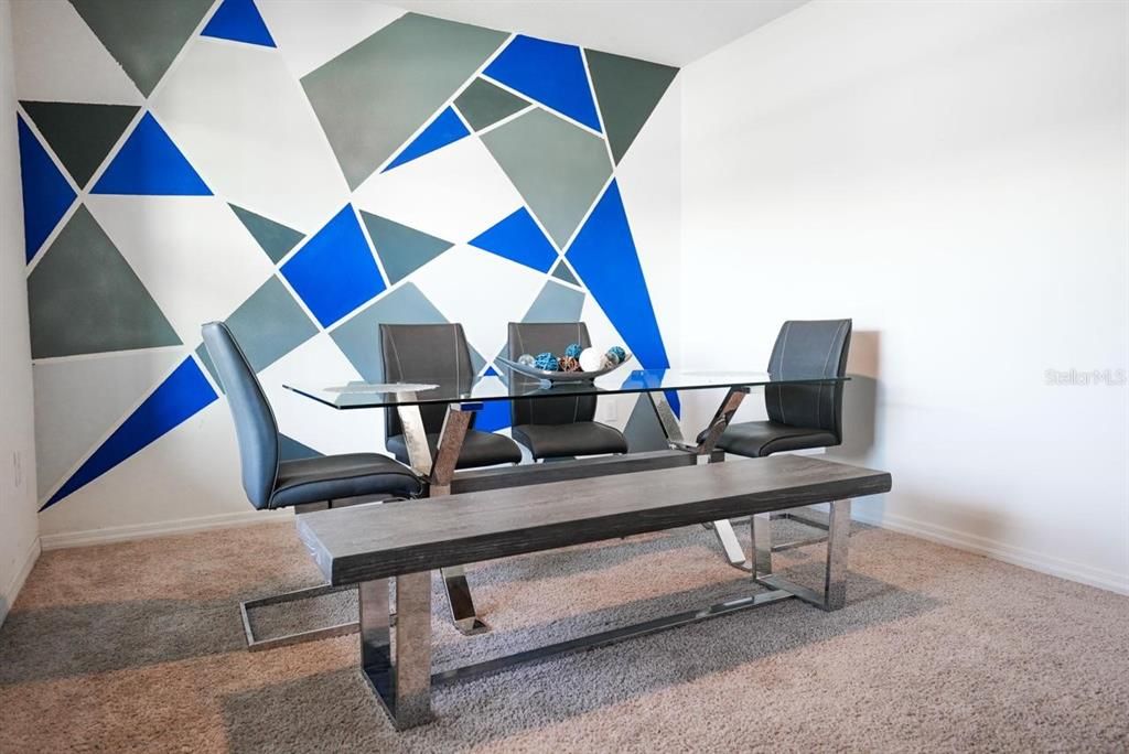 Под контрактом: $339,900 (5 спален, 3 ванн, 2601 Квадратных фут)