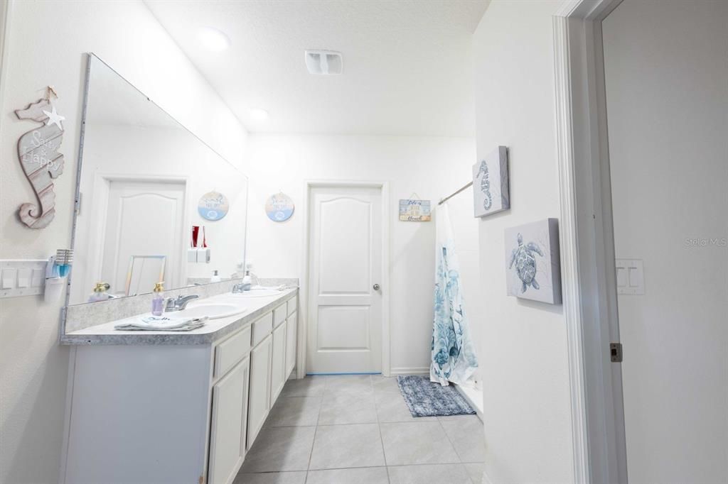 Под контрактом: $339,900 (5 спален, 3 ванн, 2601 Квадратных фут)