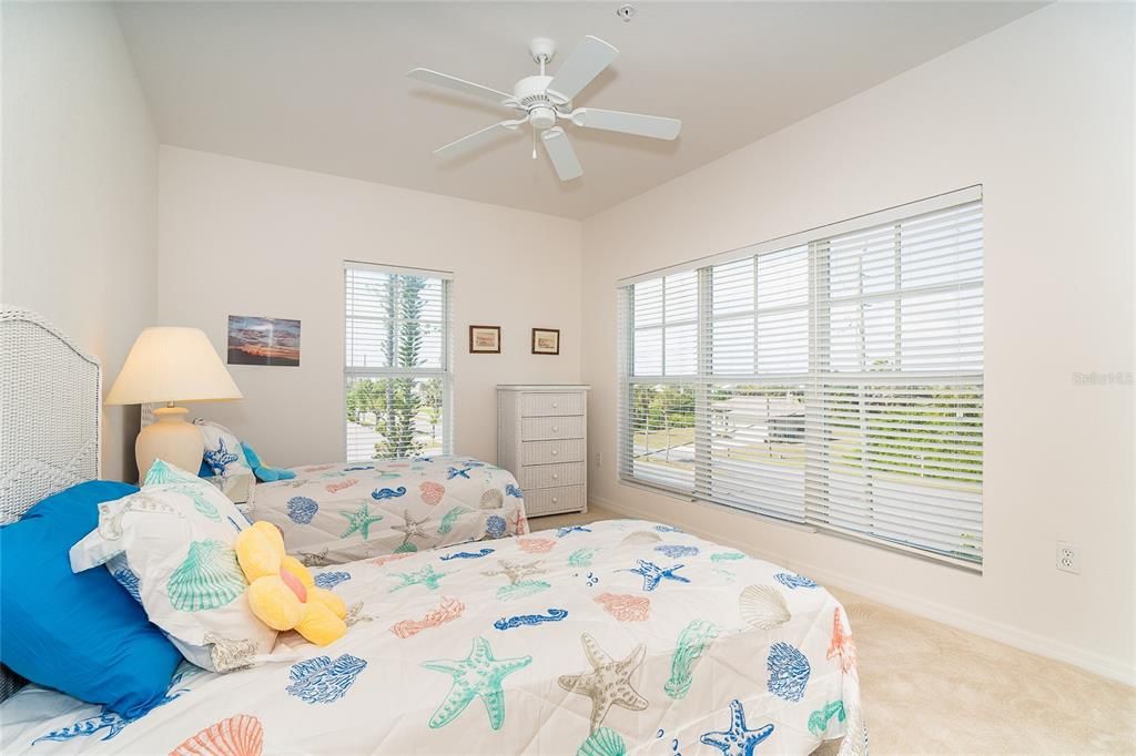 待售: $250,000 (3 贝兹, 2 浴室, 2044 平方英尺)