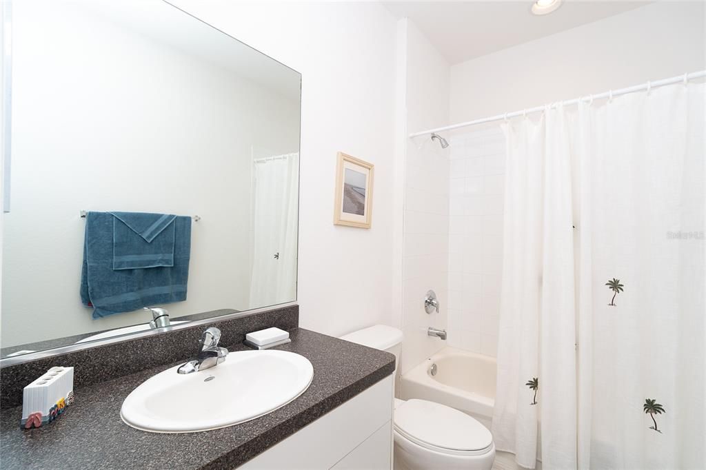 待售: $250,000 (3 贝兹, 2 浴室, 2044 平方英尺)