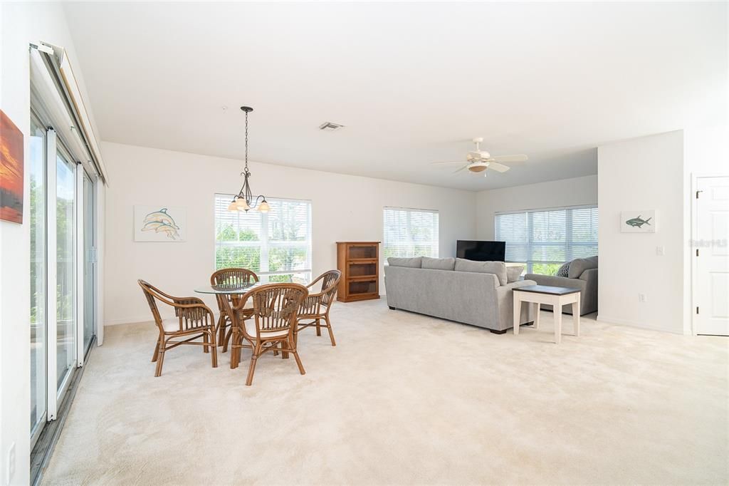 待售: $250,000 (3 贝兹, 2 浴室, 2044 平方英尺)