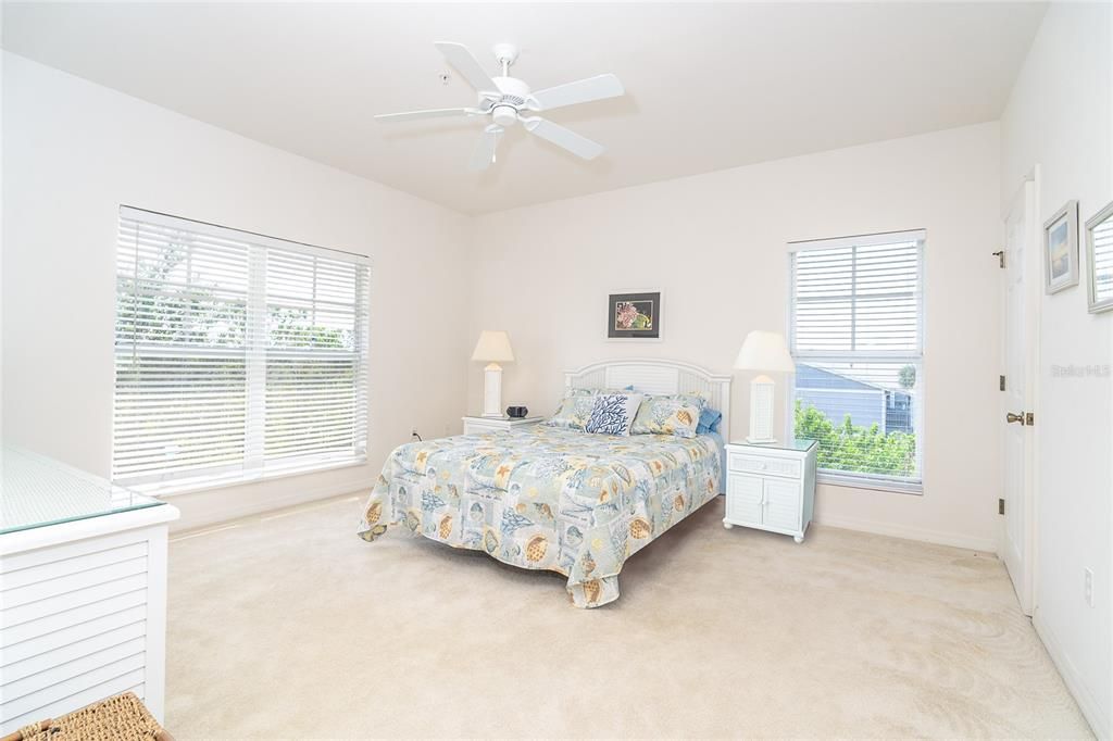 待售: $250,000 (3 贝兹, 2 浴室, 2044 平方英尺)