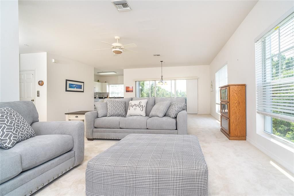 待售: $250,000 (3 贝兹, 2 浴室, 2044 平方英尺)