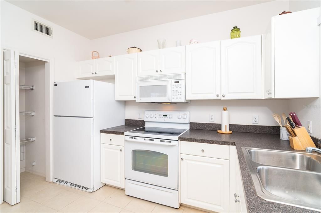 待售: $250,000 (3 贝兹, 2 浴室, 2044 平方英尺)