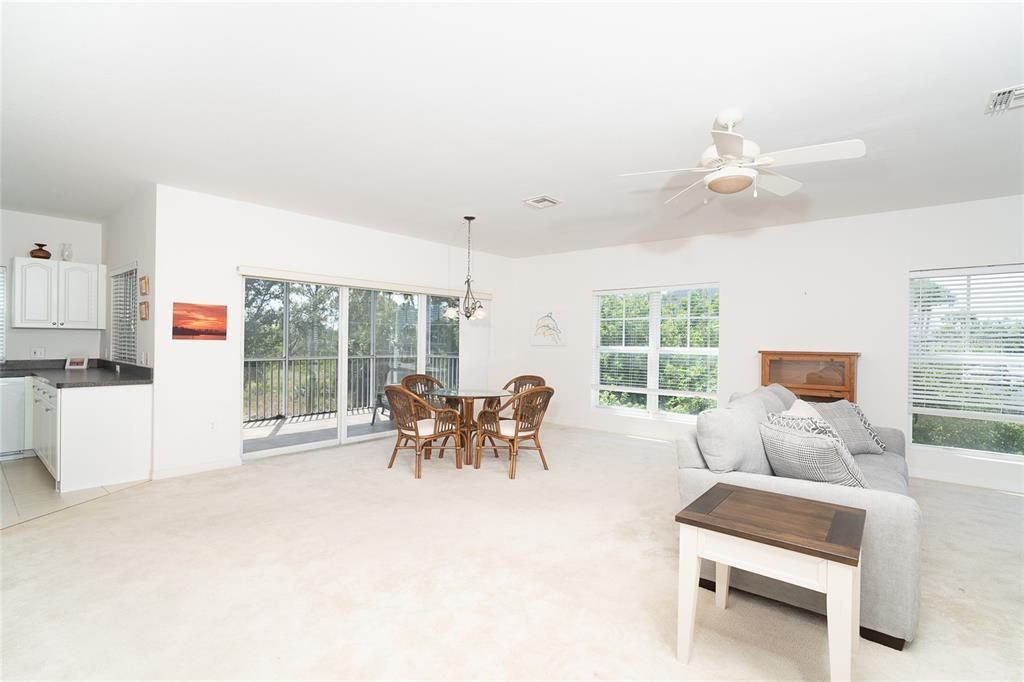 待售: $250,000 (3 贝兹, 2 浴室, 2044 平方英尺)