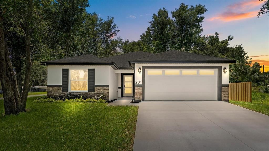 最近售出: $369,900 (4 贝兹, 2 浴室, 1781 平方英尺)