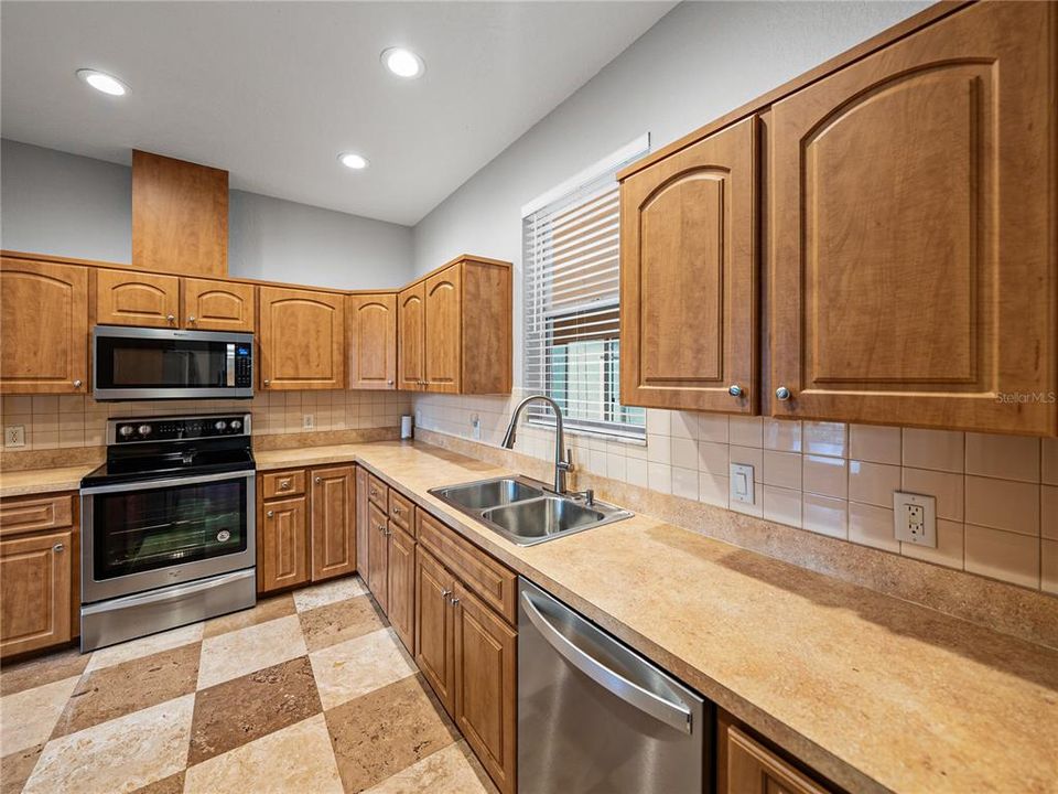 For Sale: $775,000 (5 beds, 3 baths, 3098 Square Feet)