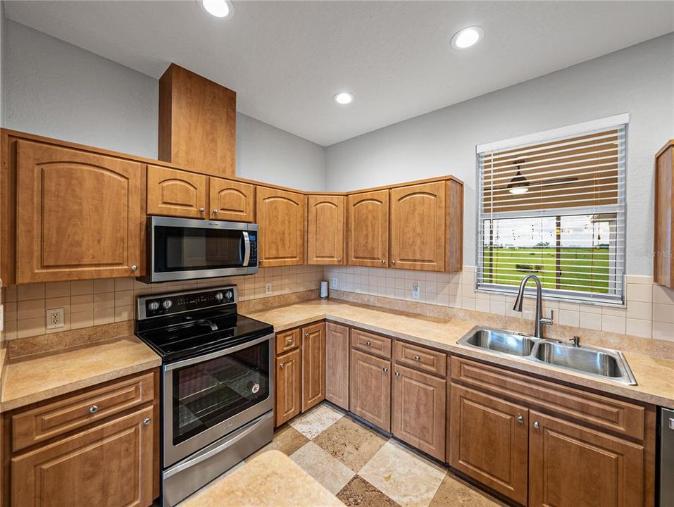 For Sale: $775,000 (5 beds, 3 baths, 3098 Square Feet)