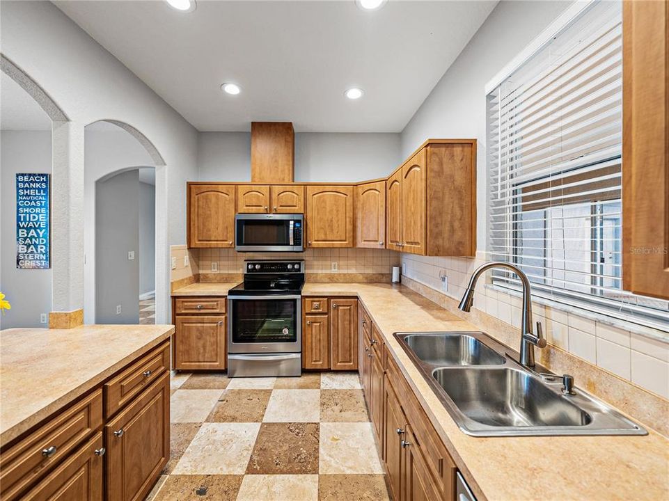 For Sale: $775,000 (5 beds, 3 baths, 3098 Square Feet)