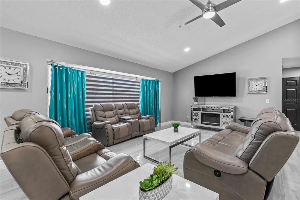 For Sale: $425,000 (3 beds, 2 baths, 1772 Square Feet)