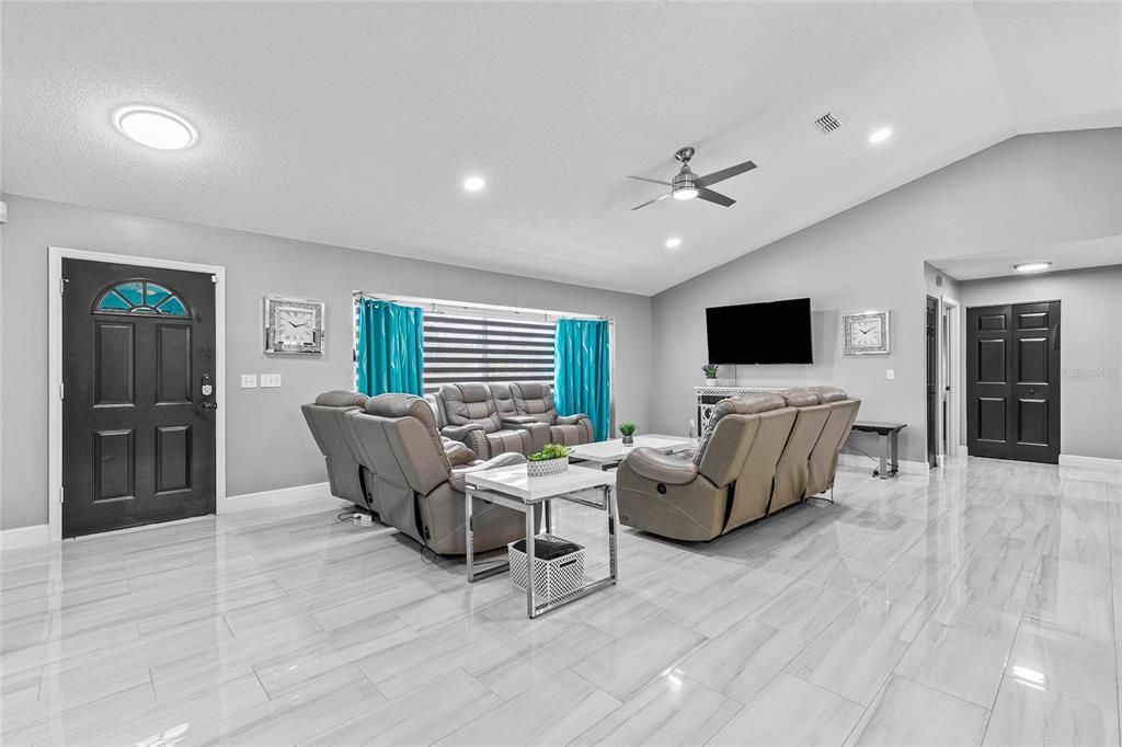 For Sale: $425,000 (3 beds, 2 baths, 1772 Square Feet)