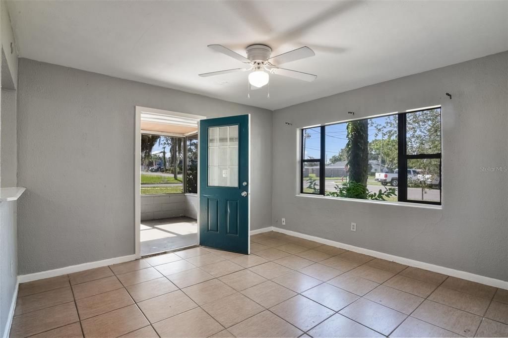 В аренду: $1,125 (2 спален, 1 ванн, 600 Квадратных фут)