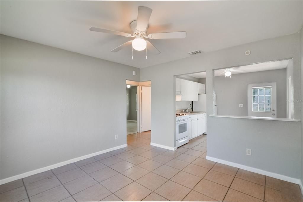 В аренду: $1,125 (2 спален, 1 ванн, 600 Квадратных фут)