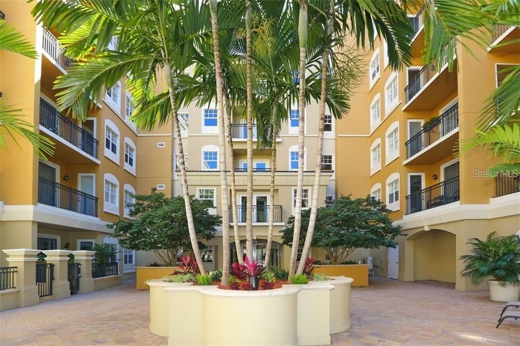 合同活跃: $2,650 (2 贝兹, 2 浴室, 1051 平方英尺)