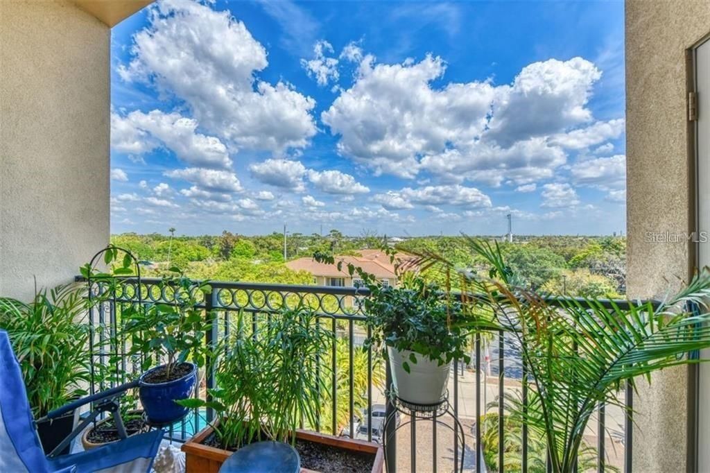 合同活跃: $2,650 (2 贝兹, 2 浴室, 1051 平方英尺)