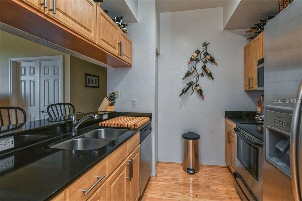 合同活跃: $2,650 (2 贝兹, 2 浴室, 1051 平方英尺)