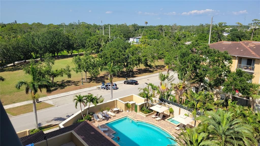 合同活跃: $2,650 (2 贝兹, 2 浴室, 1051 平方英尺)