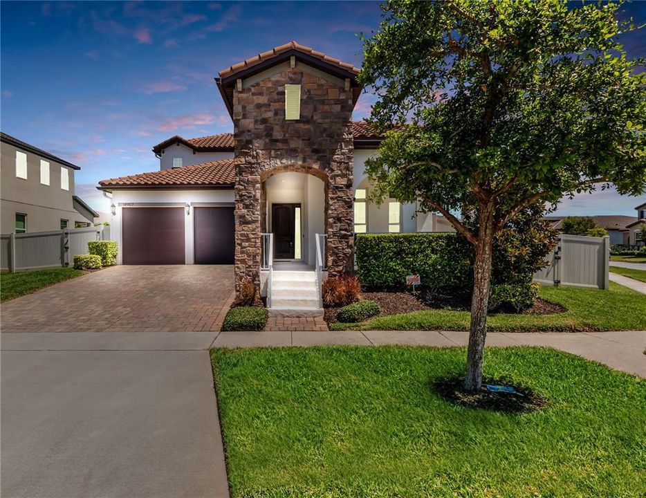 最近售出: $825,000 (4 贝兹, 3 浴室, 2935 平方英尺)