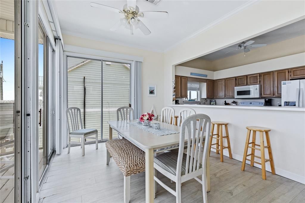 На продажу: $1,375,000 (2 спален, 2 ванн, 1120 Квадратных фут)