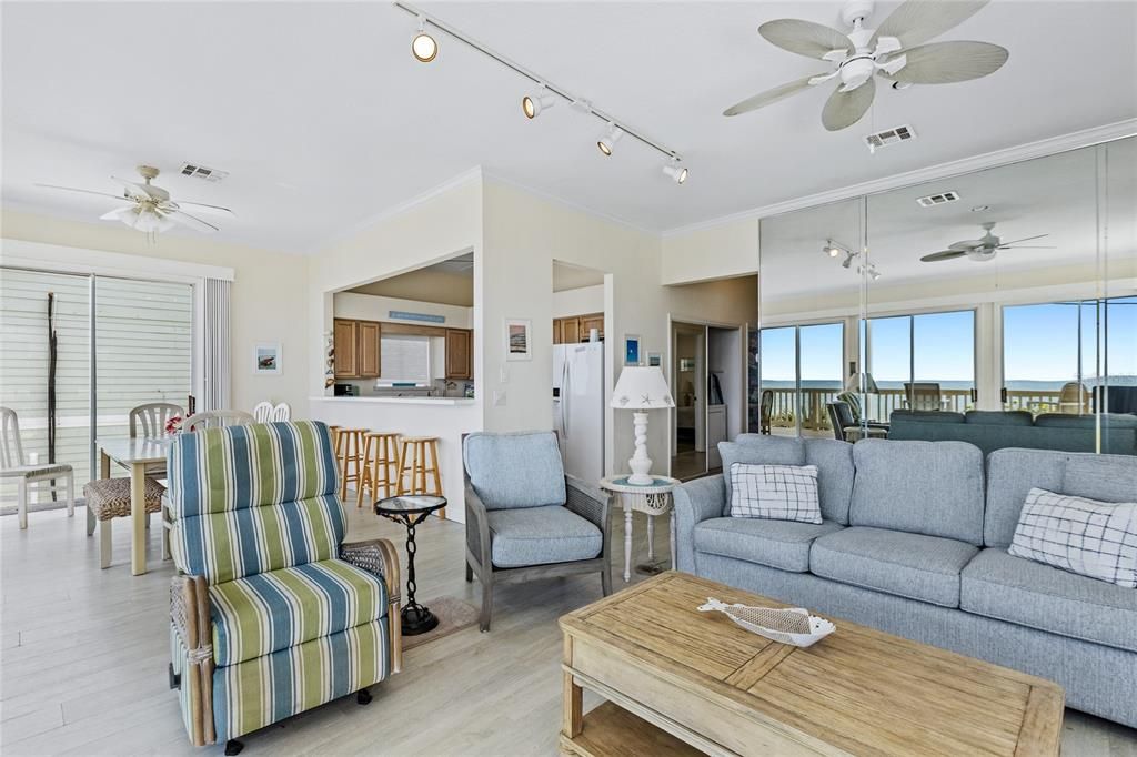 На продажу: $1,375,000 (2 спален, 2 ванн, 1120 Квадратных фут)