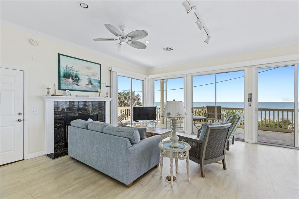 На продажу: $1,375,000 (2 спален, 2 ванн, 1120 Квадратных фут)