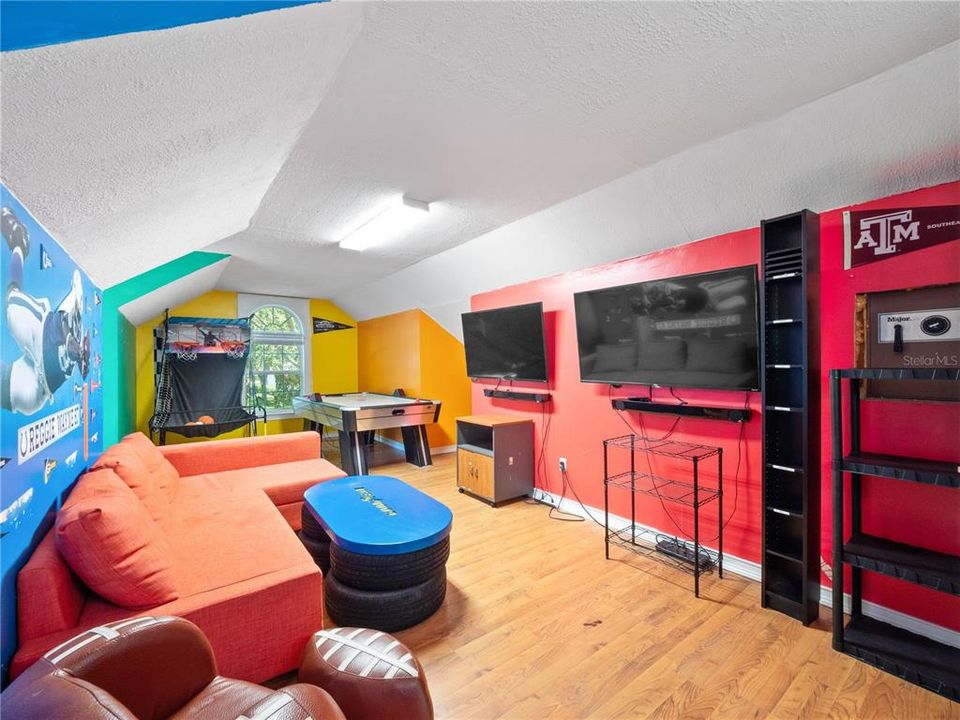 Active With Contract: $1,690,000 (5 beds, 4 baths, 5704 Square Feet)