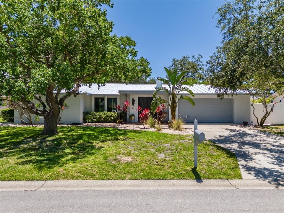 Recently Sold: $695,000 (3 beds, 2 baths, 1961 Square Feet)