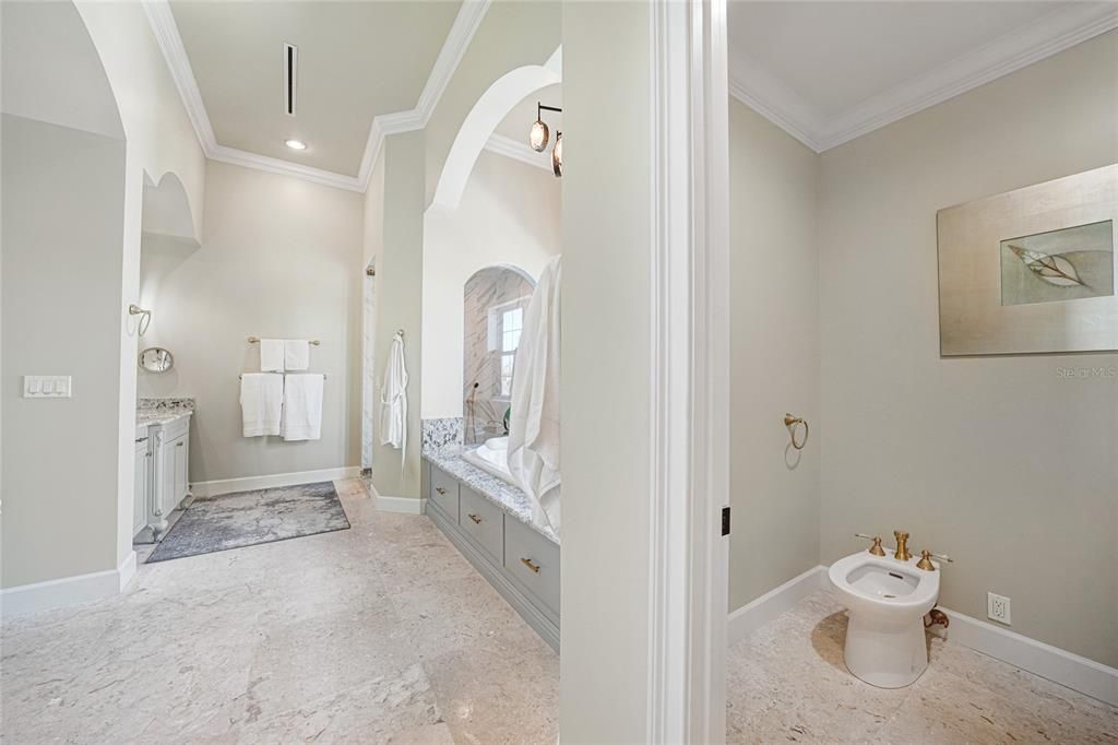 На продажу: $3,250,000 (3 спален, 3 ванн, 4460 Квадратных фут)