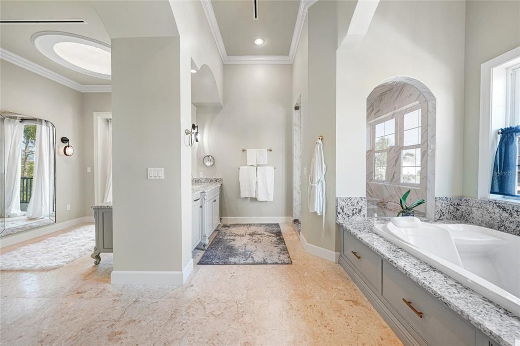 На продажу: $3,250,000 (3 спален, 3 ванн, 4460 Квадратных фут)