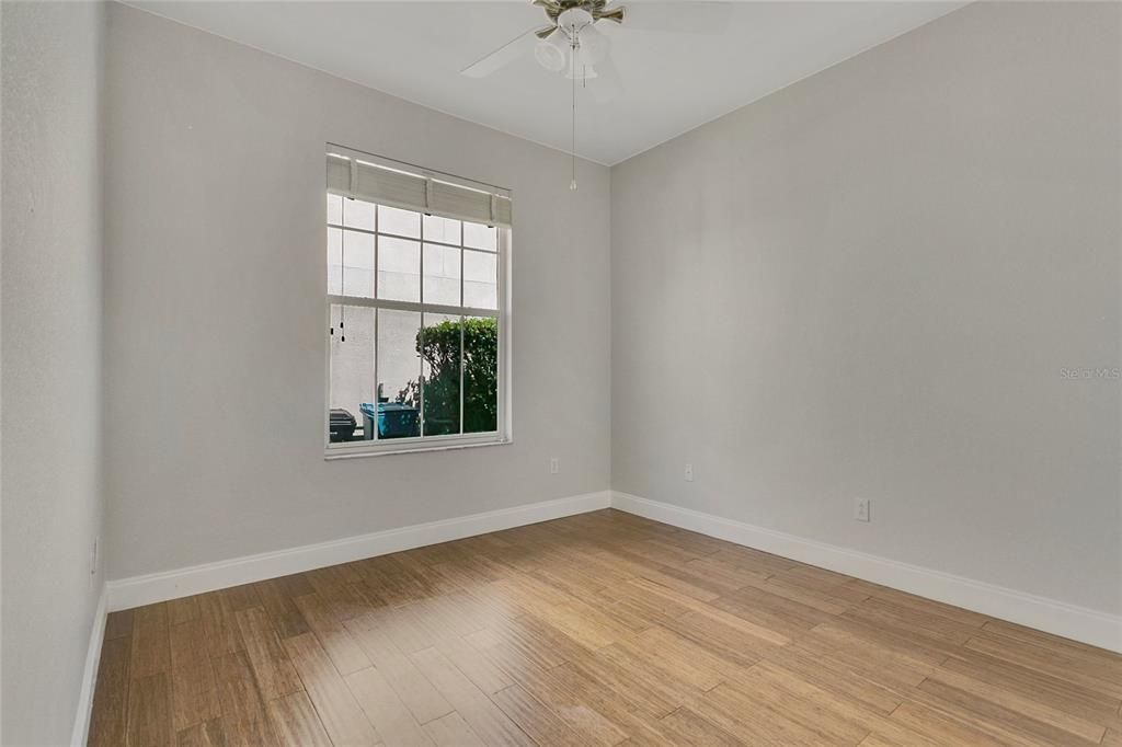 合同活跃: $544,000 (4 贝兹, 3 浴室, 2500 平方英尺)