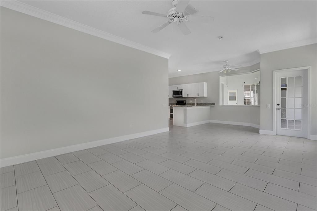 合同活跃: $544,000 (4 贝兹, 3 浴室, 2500 平方英尺)