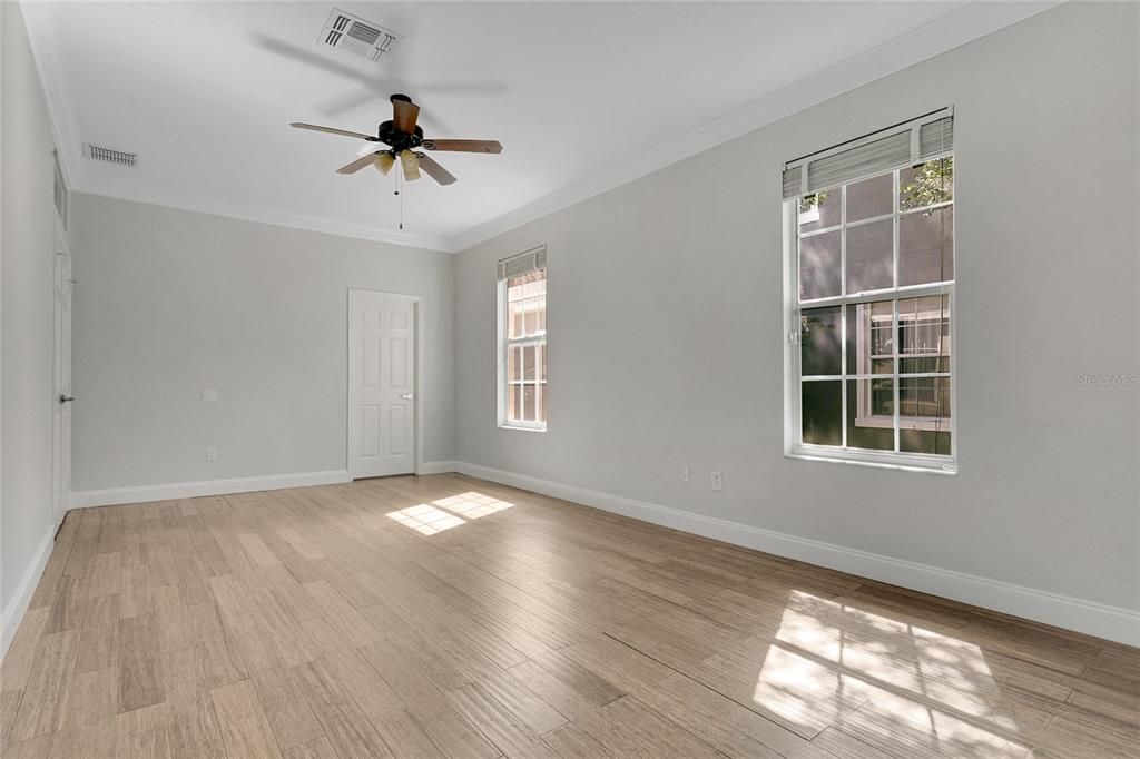 合同活跃: $544,000 (4 贝兹, 3 浴室, 2500 平方英尺)