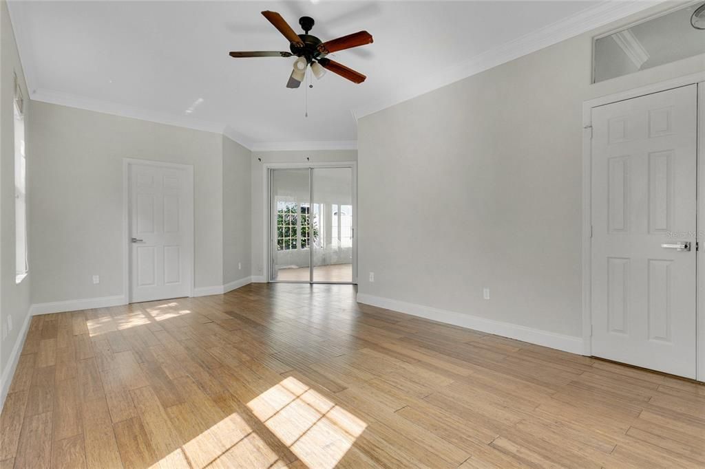 合同活跃: $544,000 (4 贝兹, 3 浴室, 2500 平方英尺)