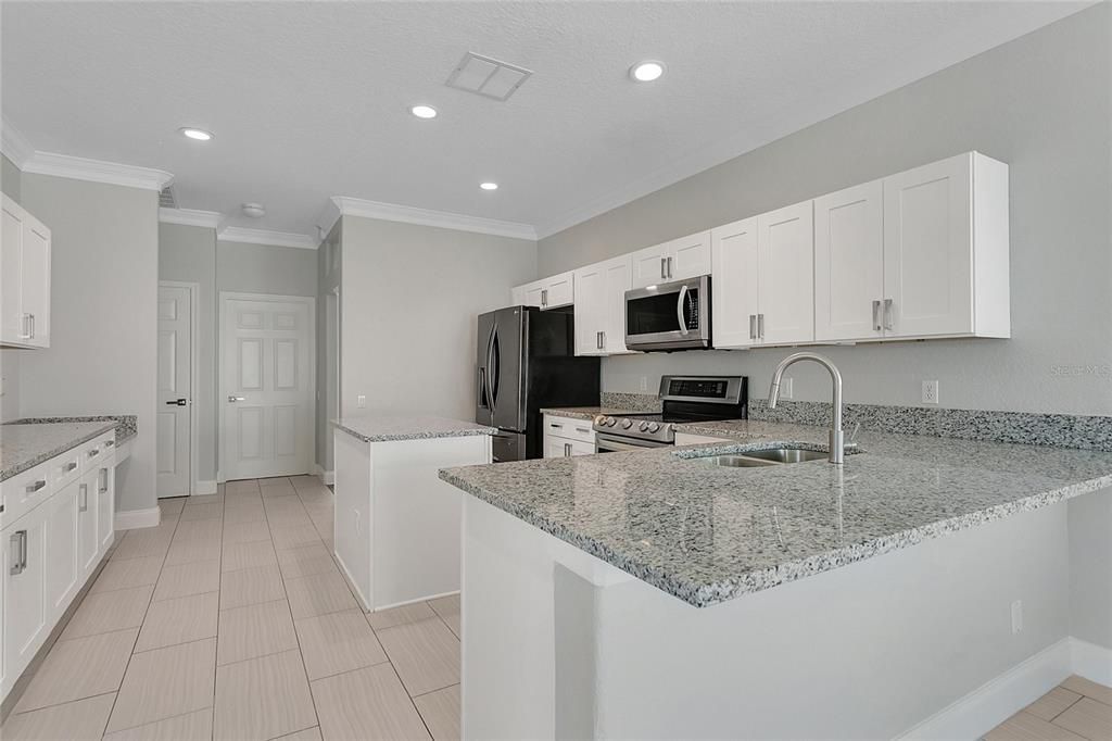 合同活跃: $544,000 (4 贝兹, 3 浴室, 2500 平方英尺)