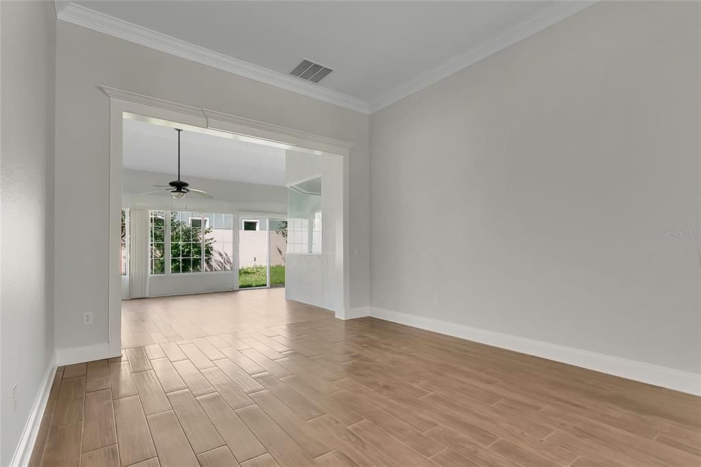 合同活跃: $544,000 (4 贝兹, 3 浴室, 2500 平方英尺)