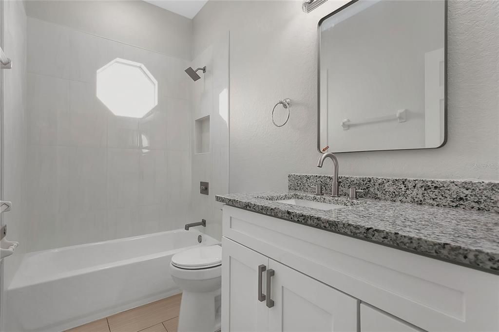 合同活跃: $544,000 (4 贝兹, 3 浴室, 2500 平方英尺)