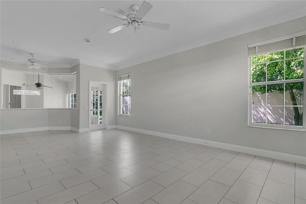 合同活跃: $544,000 (4 贝兹, 3 浴室, 2500 平方英尺)