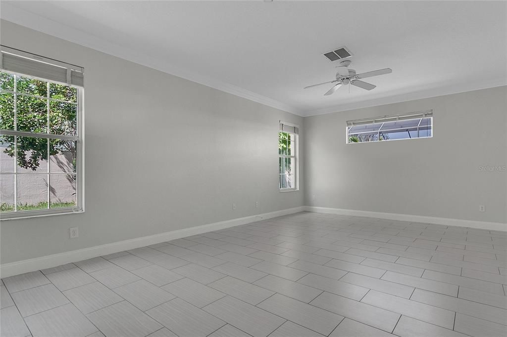 合同活跃: $544,000 (4 贝兹, 3 浴室, 2500 平方英尺)