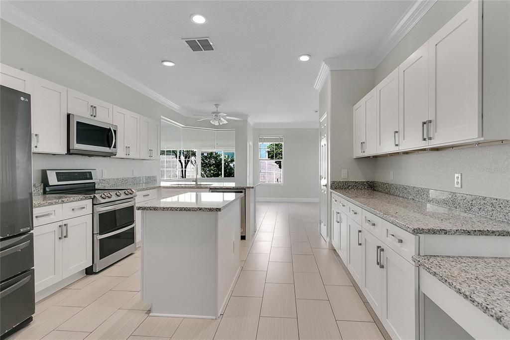 合同活跃: $544,000 (4 贝兹, 3 浴室, 2500 平方英尺)