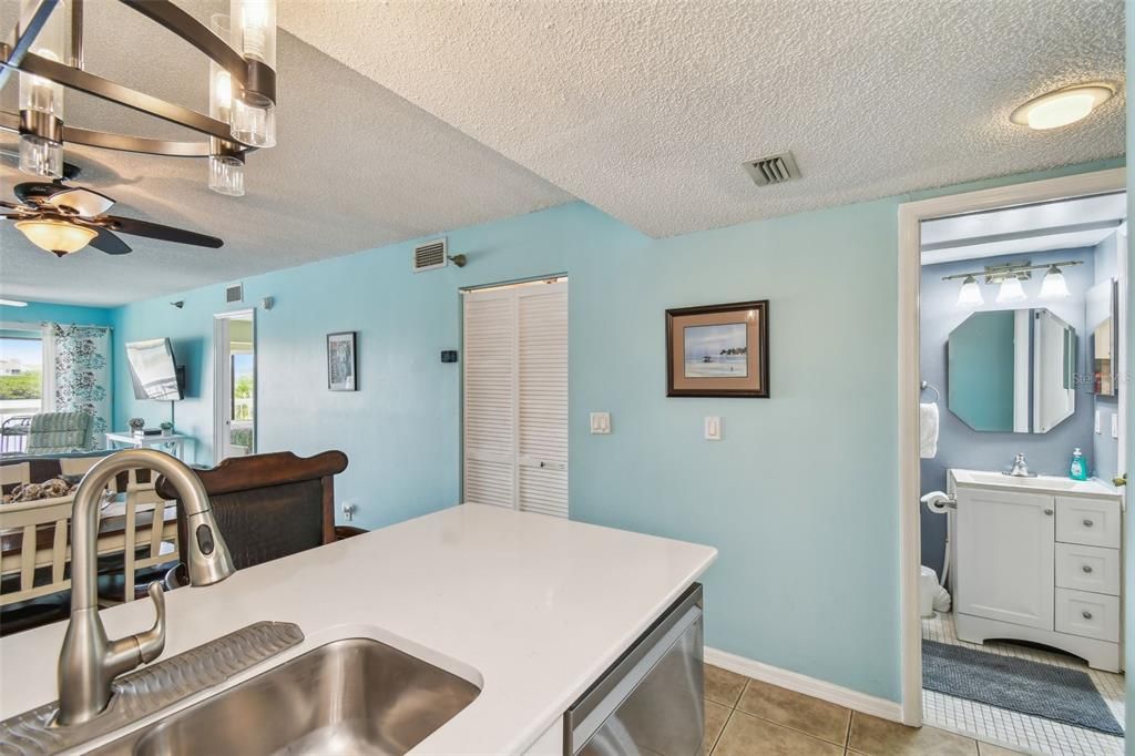 待售: $529,000 (2 贝兹, 2 浴室, 1125 平方英尺)